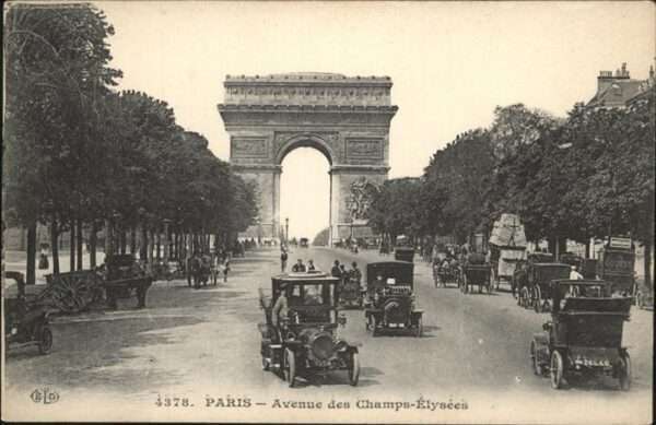 Paris Avenue des Champs-Elysees
