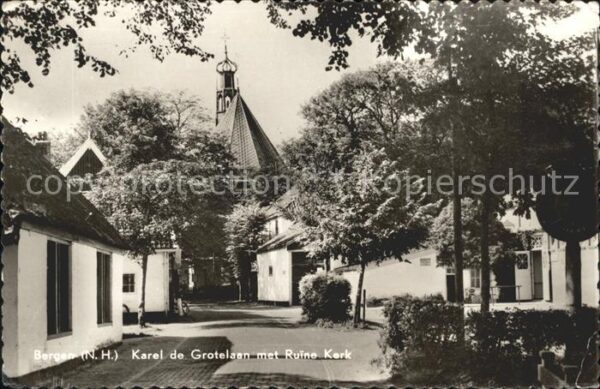 Bergen aan Zee Karel de Grotelaan met Ruine Kerk