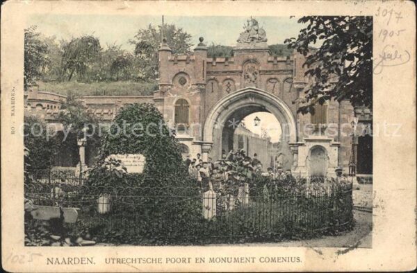 Naarden Utrechtsche Poort en Monument Comenius
