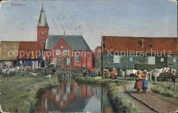 Marken Dorfansicht mit Kirche Wasserstrasse Se