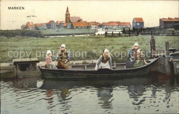 Marken Dorfansicht mit Kirche Wasserstrasse Bo