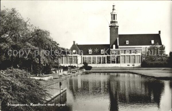 Hoogeveen Raadhuis met vijver Rathaus