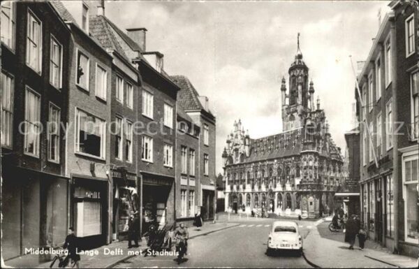 Middelburg Zeeland Lange Delft met Stadhuis Rathaus Histor