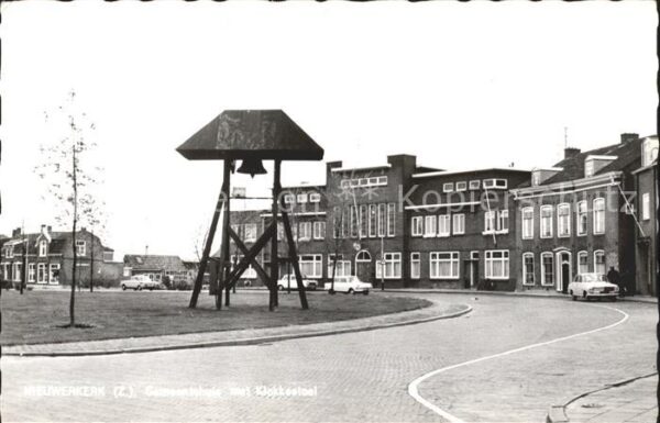 Nieuwerkerk Gemeentehuis met Klokkestoel Gemeindeha
