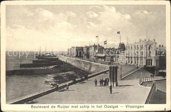 Vlissingen Boulevard de Ruijter met schip in het O