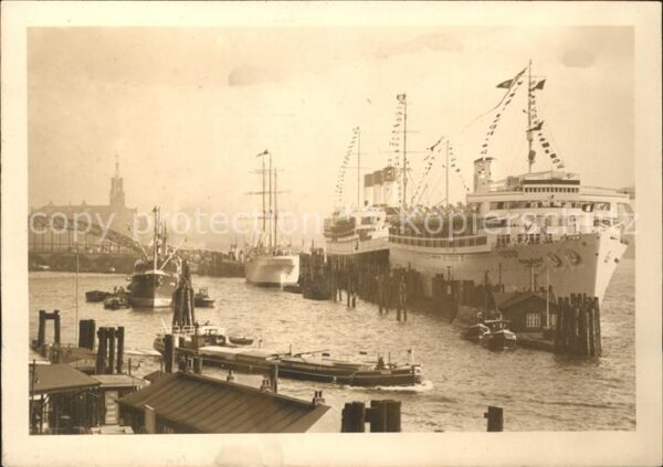 Dampfer Oceanliner Hamburg Hafen