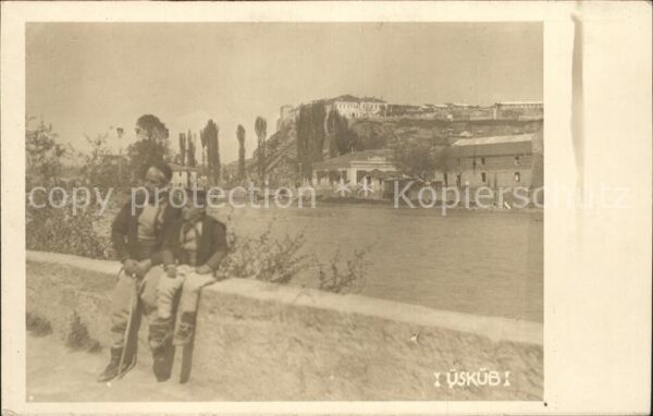 Ueskueb Uskub Mann und Kind am Fluss
