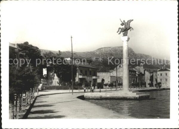 Kastela Uferweg am Hafen Säule Skulptur