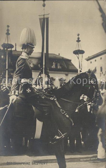 Adel Preussen Kronprinz Wilhelm salutiert Pferd
