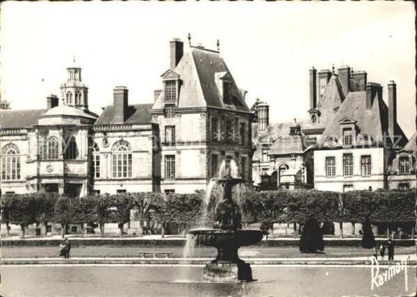 Fontainebleau Seine et Marne Gros Plan sur le Chateau