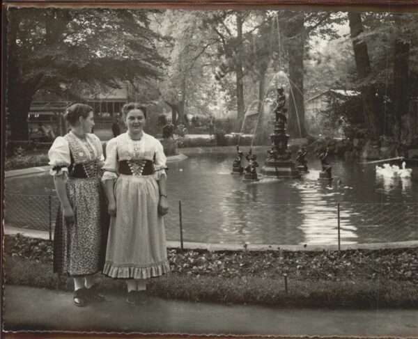 St Gallen SG OLMA Schweizer Messe Frauen in Tracht