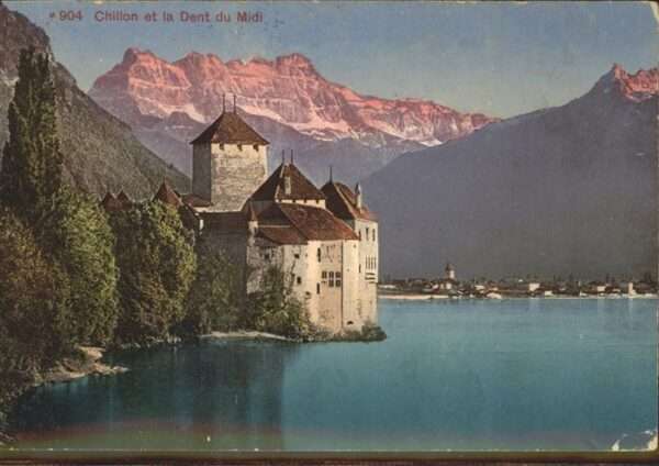 Chillon Chateau de Chillon et Dents du Midi Wal