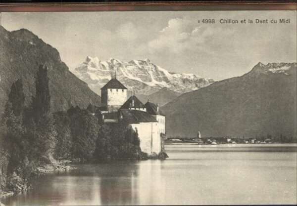 Chillon Chateau de Chillon et Dents du Midi Wal