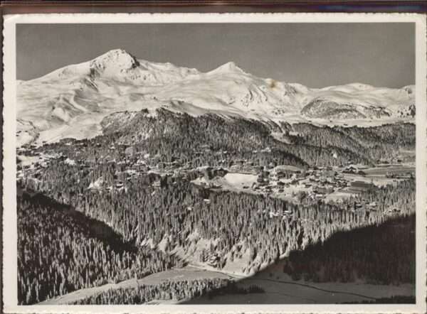 Arosa GR Gesamtansicht mit Weisshorn Brunegghorn