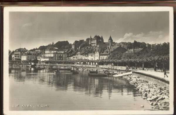 Nyon VD Le quai chateau Lac Leman