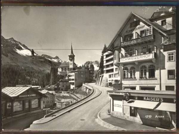 Arosa GR Strassenpartie Schweizerhof Dorfkirche