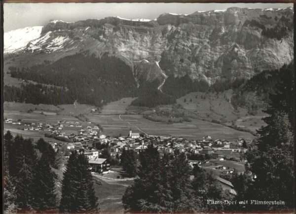 Flims Dorf Ortsansicht mit Flimserstein