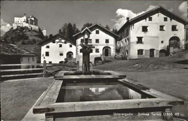 Tarasp Schloss Brunnen Unterengadin Graubünden