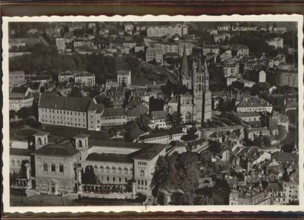 Lausanne VD Vue partielle d avion Cathedrale