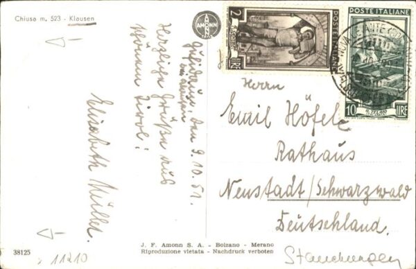 Klausen Eisacktal Suedtirol Panorama mit Chiusa Kloster – Bild 2