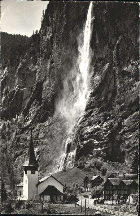 Lauterbrunnen BE Kirche mit Staubbachfall