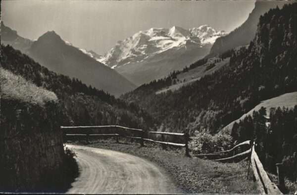 Scharnachtal Bergstrasse bei Reichenbach mit Blümlis