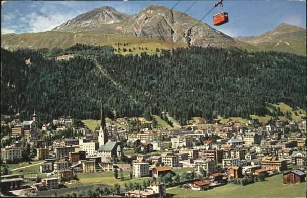 Davos GR Blick auf den Ort mit Schatzalp Strela