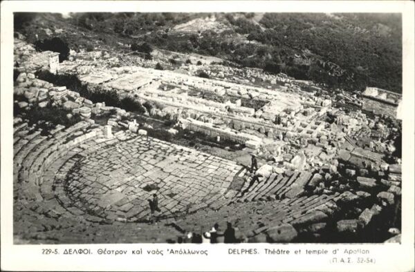 Delphes Delphi Theatre et Temple d Apollon Ruine