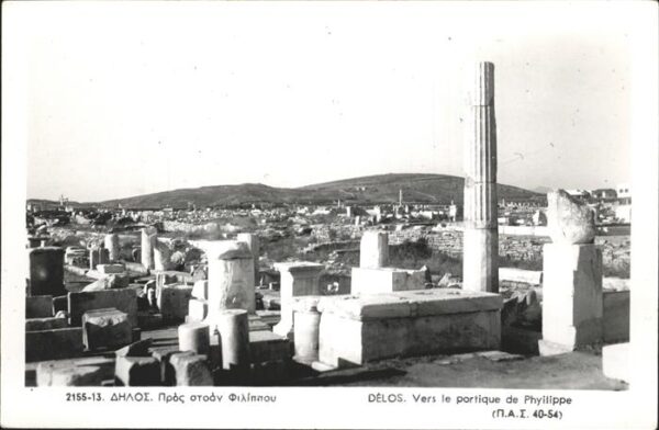 Delos Vers le portique de Phylippe Ruinen