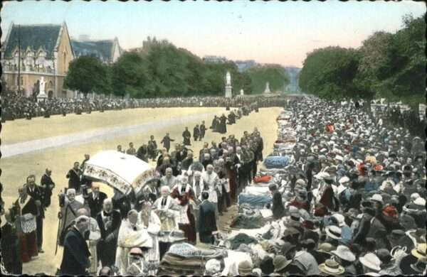 Lourdes Hautes Pyrenees Benediction des malades sur l'Esplanade