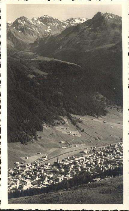 Davos GR Blick vom Höhenweg auf Davos und das Se