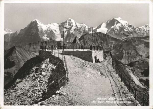 Muelenen Niesen Kulm Aussichtsplattform mit Eige