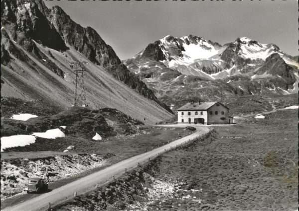 La Punt-Chamues-ch Albula Hospiz mit Piz Piramida