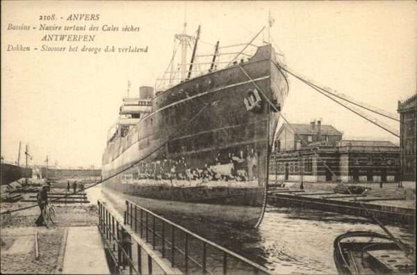 Schiffe Ships Navires Anvers Navire sortant des Cales