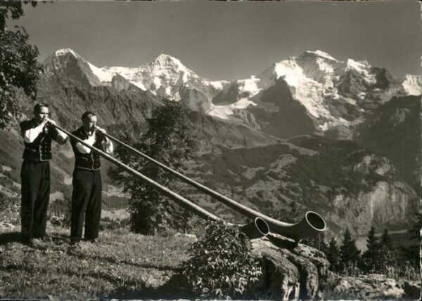 Alphorn Bläser Berner Oberland Eiger Mönch Jung