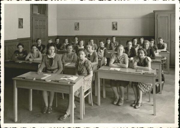 Schule School Ecole Escuela Scuola--