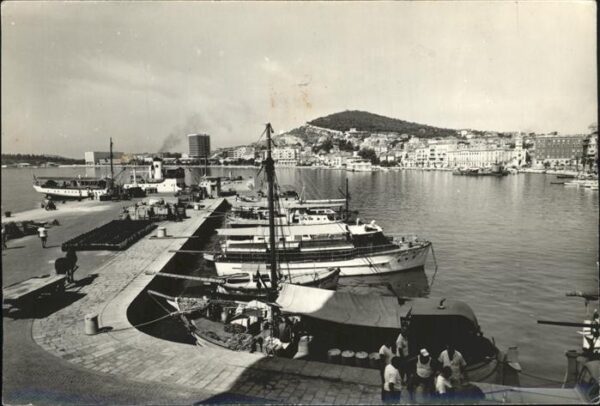 Split Spalato Hafenpartie Fischerboote