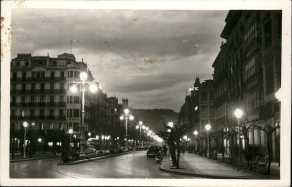 San Sebastian  Pais Vasco ES Avenida de Espana de noche