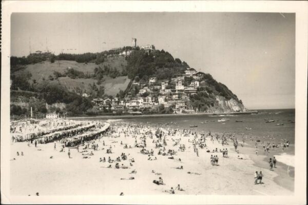 San Sebastian  Pais Vasco ES Playa de Ondarreta y Monte Igueldo