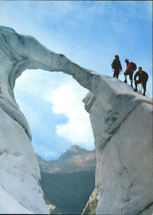 Dolomiten mit Bergsteigern auf dem Marmolada