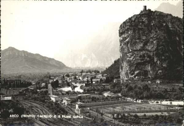 Arco Trentino Castello e il Fiume Sarca