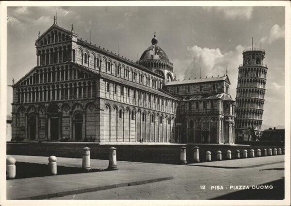 Pisa Piazza Duomo