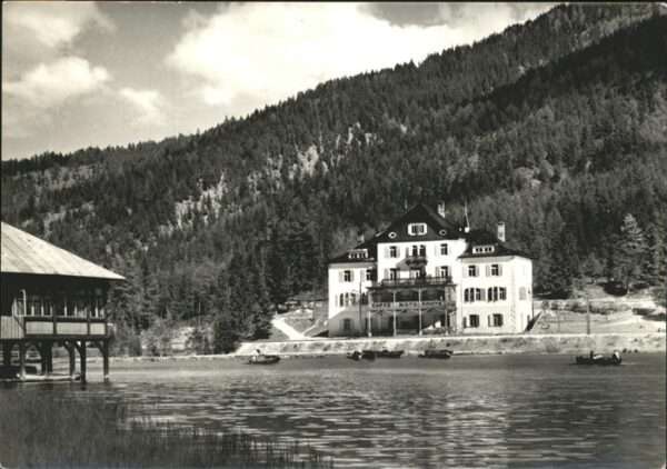 Toblach Suedtirol Lago di Dobbiaco Hotel al Lago