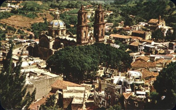 Taxco Vista panoramica Iglesia de Santa Prisc