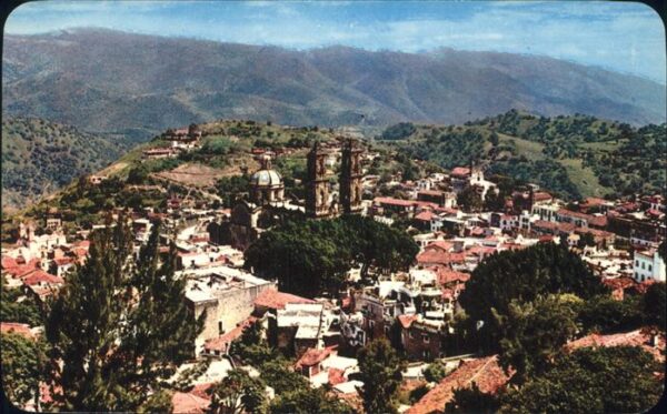 Taxco Vista panoramica Iglesia de Santa Prisc
