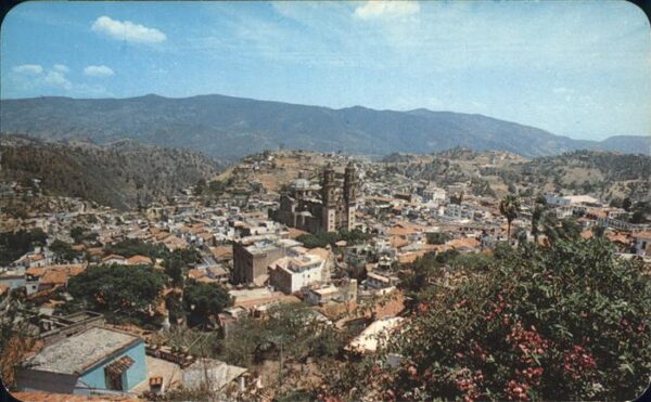 Taxco Vista panoramica Iglesia de Santa Prisc