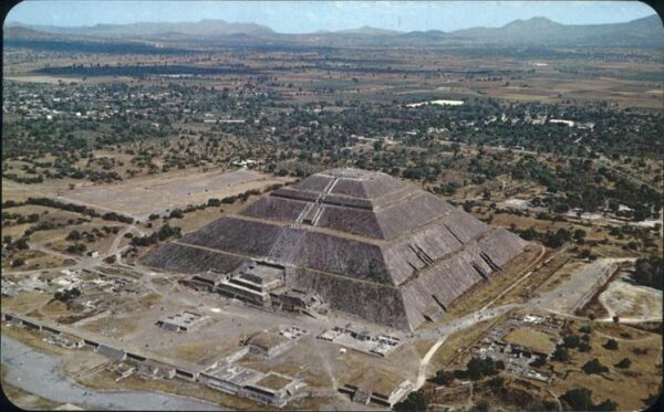 Teotihuacan Vista aerea Piramide del Sol Pyramide R