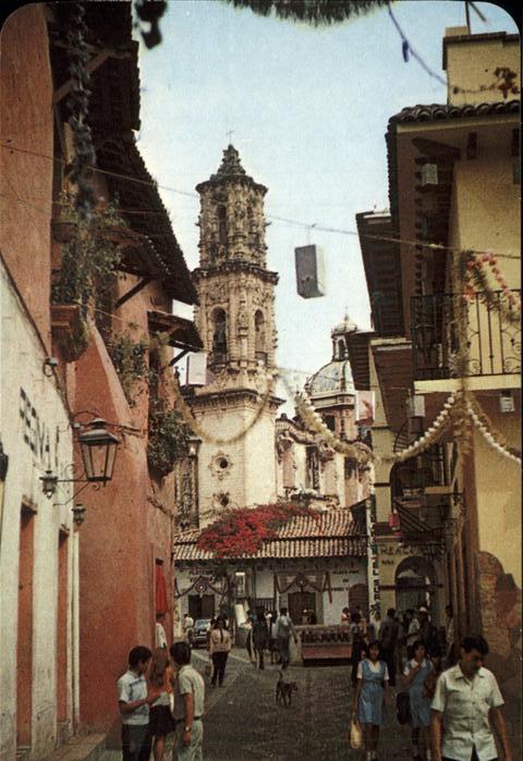 Taxco Calle San Agustin Iglesia de Santa Pris