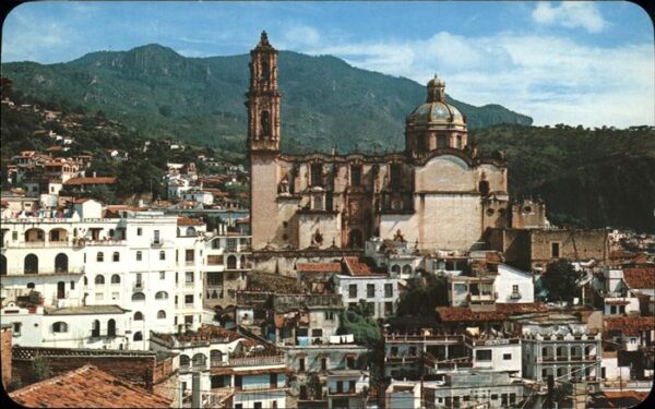 Taxco Vista panoramica Iglesia de Santa Prisc