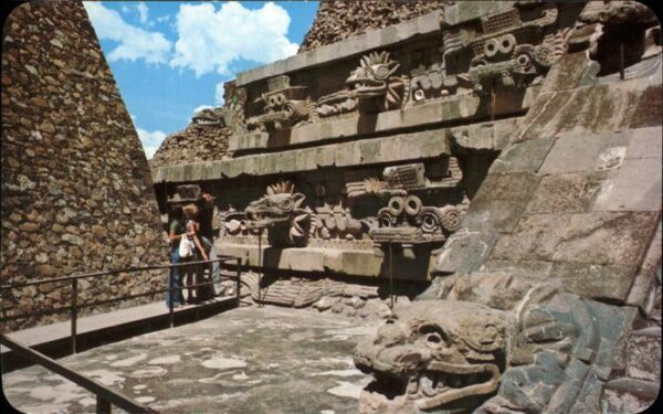 Teotihuacan Templo de Quetzalcoatl Ruinen prähistor